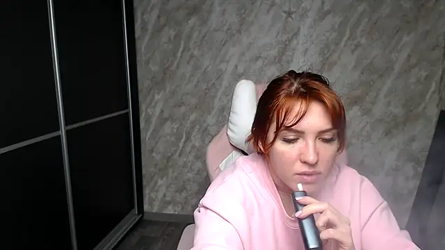 Reginasmilee online show from February 2026 02:13:02 PM