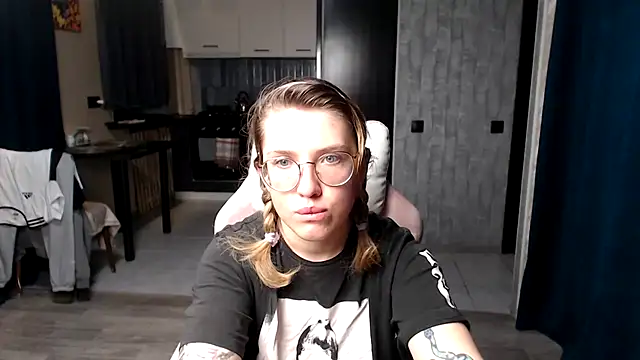 Reginasmilee online show from September 2025 12:02:02 AM