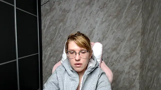 Reginasmilee online show from March 2025 07:09:01 AM