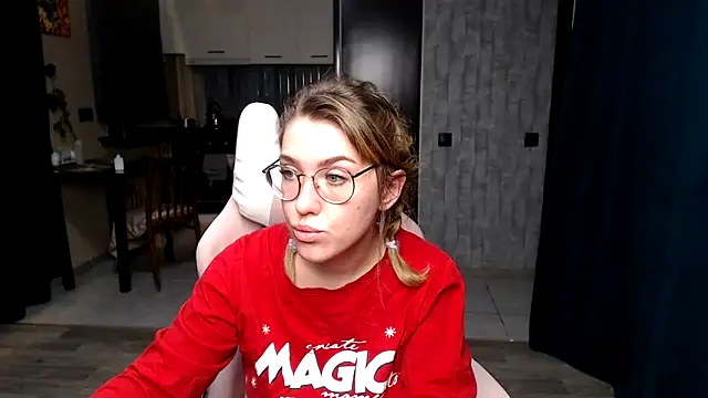 Reginasmilee online show from September 2025 12:28:01 AM