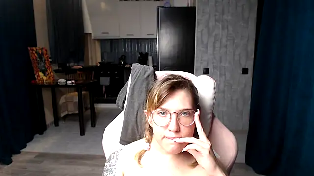 Reginasmilee online show from September 2025 12:20:02 AM