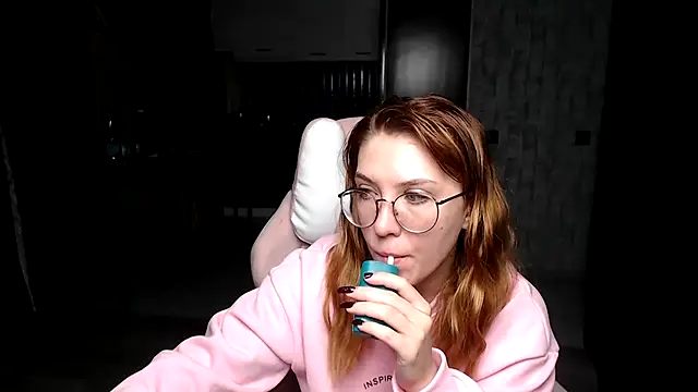 Reginasmilee online show from November 2025 01:31:02 AM