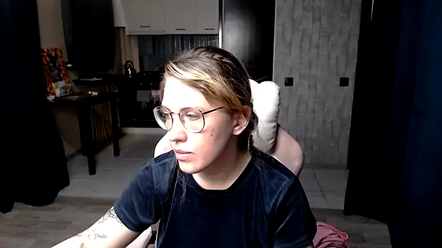 Reginasmilee online show from September 2025 01:17:02 AM