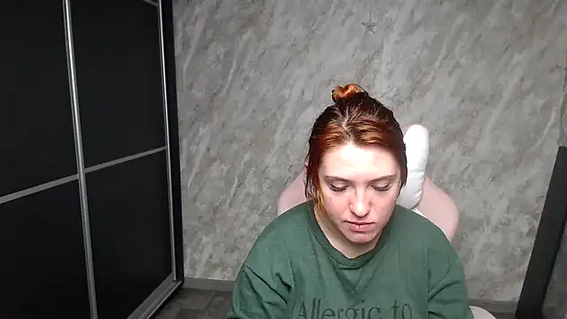 Reginasmilee online show from February 2026 05:22:01 PM