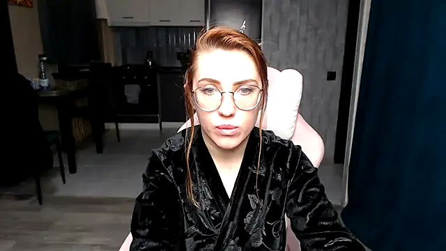 Reginasmilee online show from November 2025 02:37:02 AM