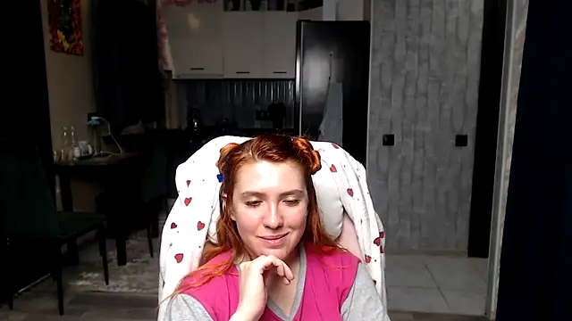 Reginasmilee online show from March 2026 01:56:01 PM