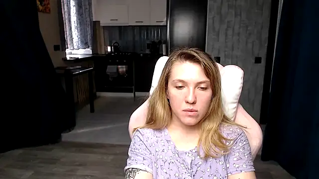 Reginasmilee online show from September 2025 12:12:02 PM