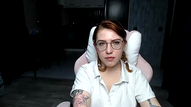 Reginasmilee online show from November 2025 01:11:02 AM