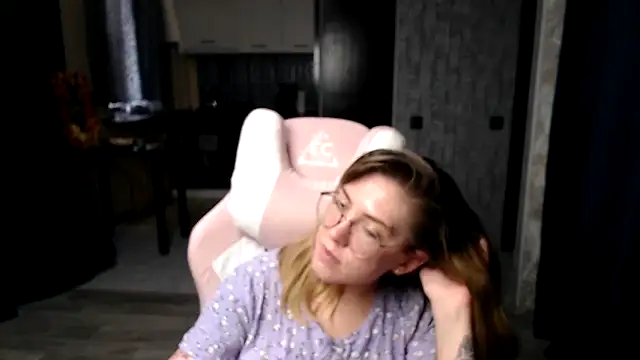 Reginasmilee online show from September 2025 12:14:01 PM