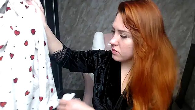 Reginasmilee online show from February 2026 10:39:02 PM