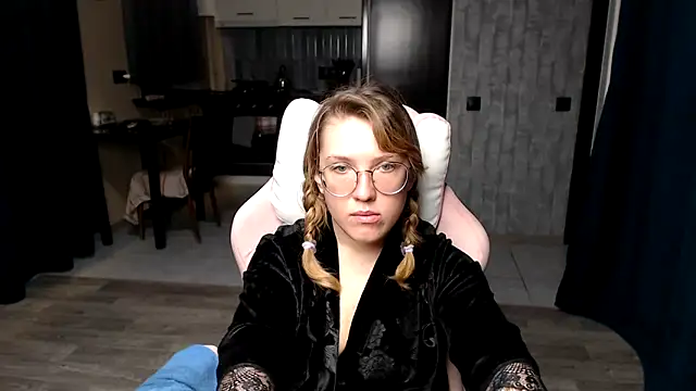 Reginasmilee online show from September 2025 02:06:01 AM