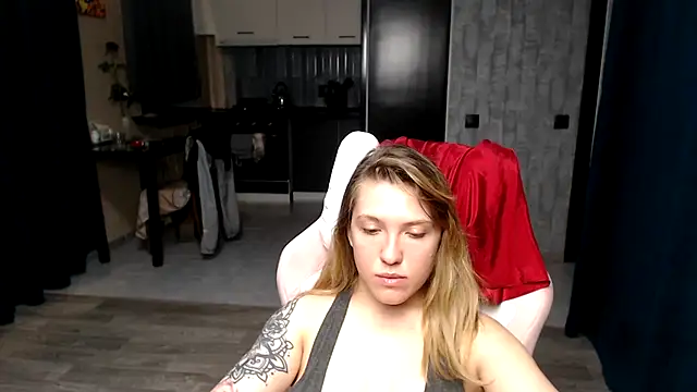 Reginasmilee online show from September 2025 01:11:01 AM