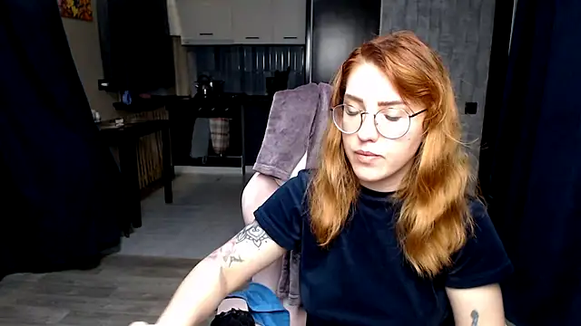 Reginasmilee online show from October 2025 11:25:02 PM