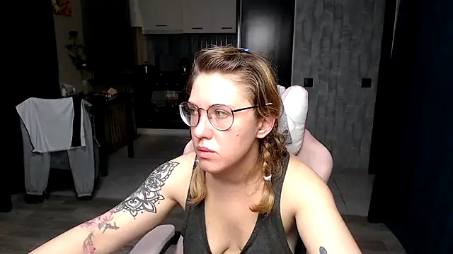 Reginasmilee online show from September 2025 01:02:01 AM