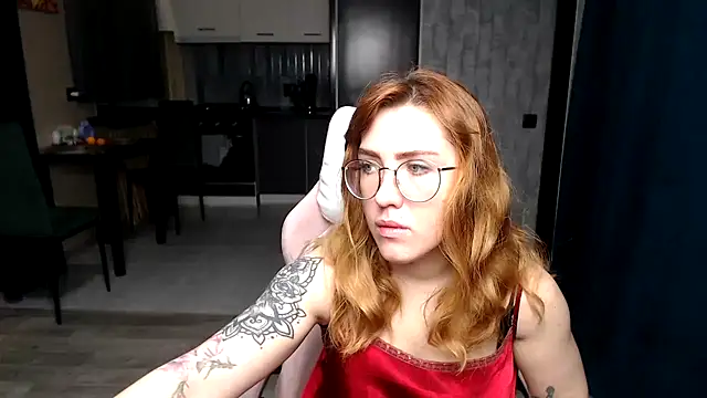 Reginasmilee online show from November 2025 04:00:02 AM