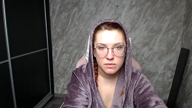 Reginasmilee online show from February 2026 01:37:02 AM