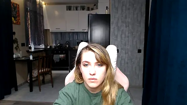 Reginasmilee online show from September 2025 12:33:01 PM