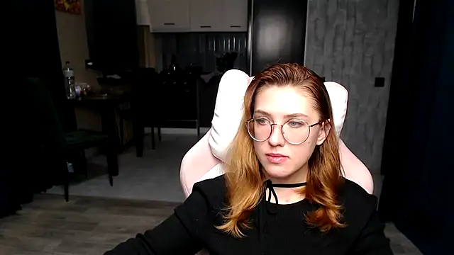 Reginasmilee online show from November 2025 01:31:02 AM