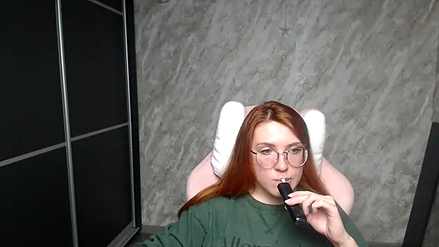 Reginasmilee online show from February 2026 05:28:02 AM