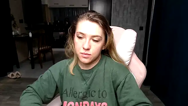Reginasmilee online show from September 2025 02:07:01 AM