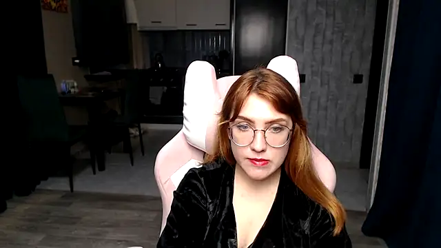 Reginasmilee online show from November 2025 05:44:02 AM