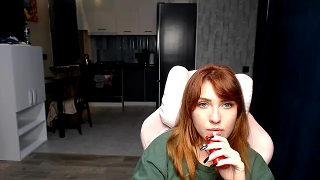 Reginasmilee online show from October 2025 04:19:01 PM