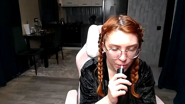 Reginasmilee online show from April 2026 02:36:02 AM