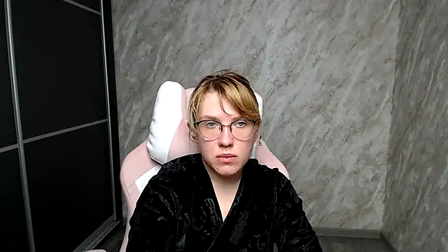 Reginasmilee online show from March 2025 03:17:02 PM