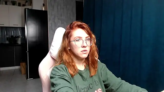 Reginasmilee online show from October 2025 02:49:02 AM