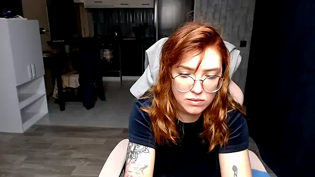 Reginasmilee online show from October 2025 10:21:01 PM