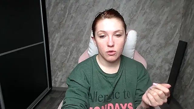 Reginasmilee online show from February 2026 06:27:01 PM