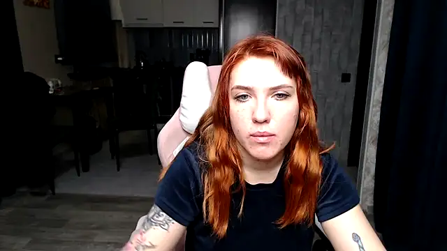 Reginasmilee online show from December 2025 01:37:01 AM