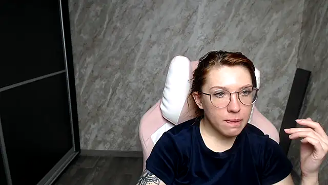 Reginasmilee online show from March 2026 03:46:01 AM