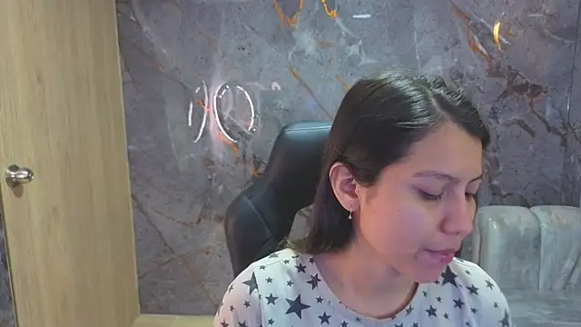 Snapshot of sophie_rose_cn chatting on July 2026 01:39:02 PM sophie rose cn online show from July 2026 01:39:02 PM
