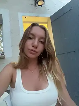 claraaaaa7 online show from July 2026 07:36:01 PM