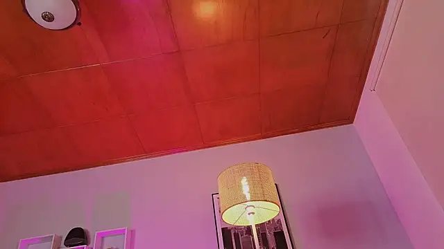 emiliapink online show from June 2026 09:01:01 PM