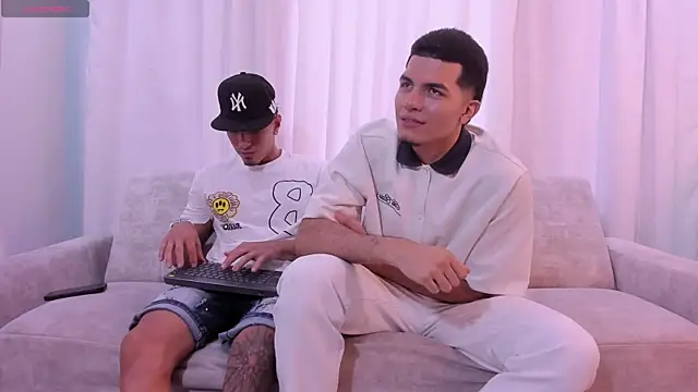 Snapshot of Drake_friends chatting on June 2026 02:34:01 PM Drake friends online show from June 2026 02:34:01 PM
