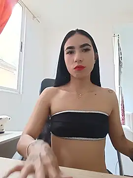 Halliesturner online show from June 2026 01:22:02 PM