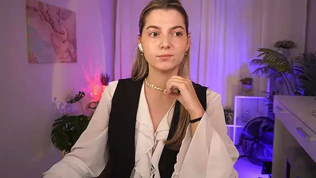 LucreciaStorm online show from June 2026 06:57:01 AM