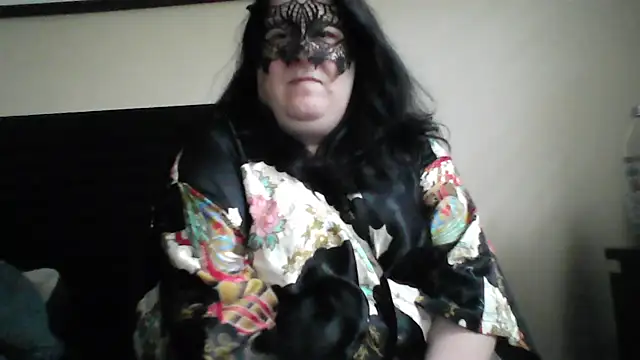 RavenRunee online show from July 2026 02:22:01 AM