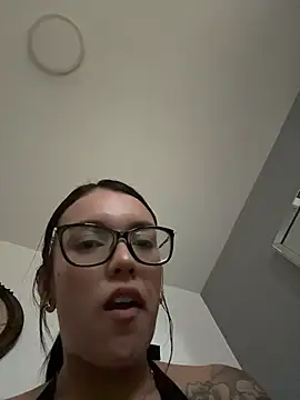Snapshot of shantalgray__ chatting on June 2026 11:10:01 PM shantalgray online show from June 2026 11:10:01 PM