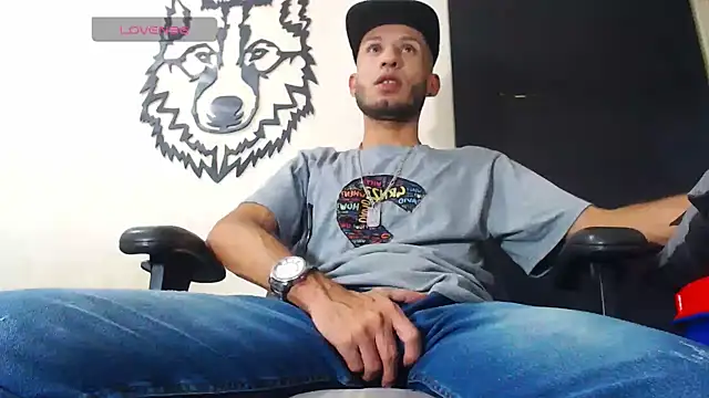 Snapshot of WOLFMONSTERDICK chatting on March 2025 01:35:01 AM WOLFMONSTERDICK online show from March 2025 01:35:01 AM