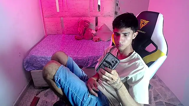 AUSTIN BOYY online show from June 2026 09:42:02 PM