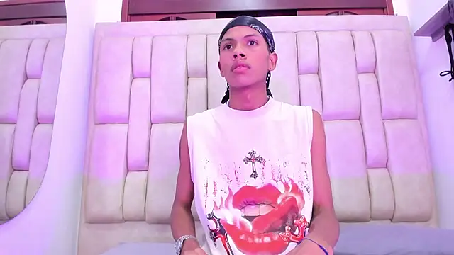 Cuteboyhenrik os online show from June 2026 02:33:01 AM