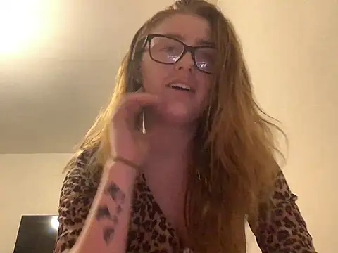 Redvelvetxx2 online show from June 2026 11:32:02 PM