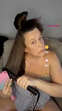 Snapshot of London-MollyXX chatting on July 2026 05:54:02 PM London-MollyXX online show from July 2026 05:54:02 PM
