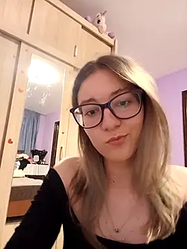SweetxMoon online show from June 2026 06:52:01 PM