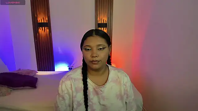 IslaPearl online show from June 2026 04:57:01 PM