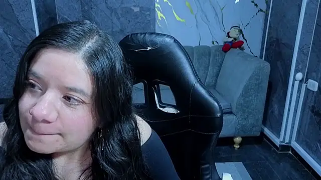 Lia Robertss b online show from June 2026 08:20:01 PM