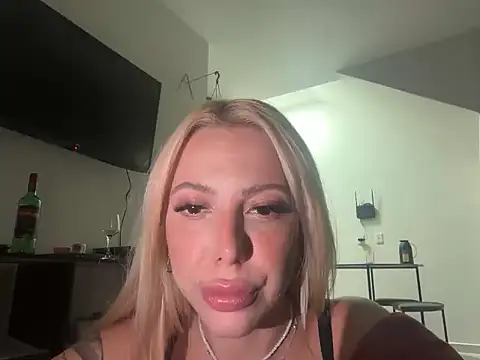 Snapshot of MargotRubi chatting on June 2026 06:41:01 AM MargotRubi online show from June 2026 06:41:01 AM